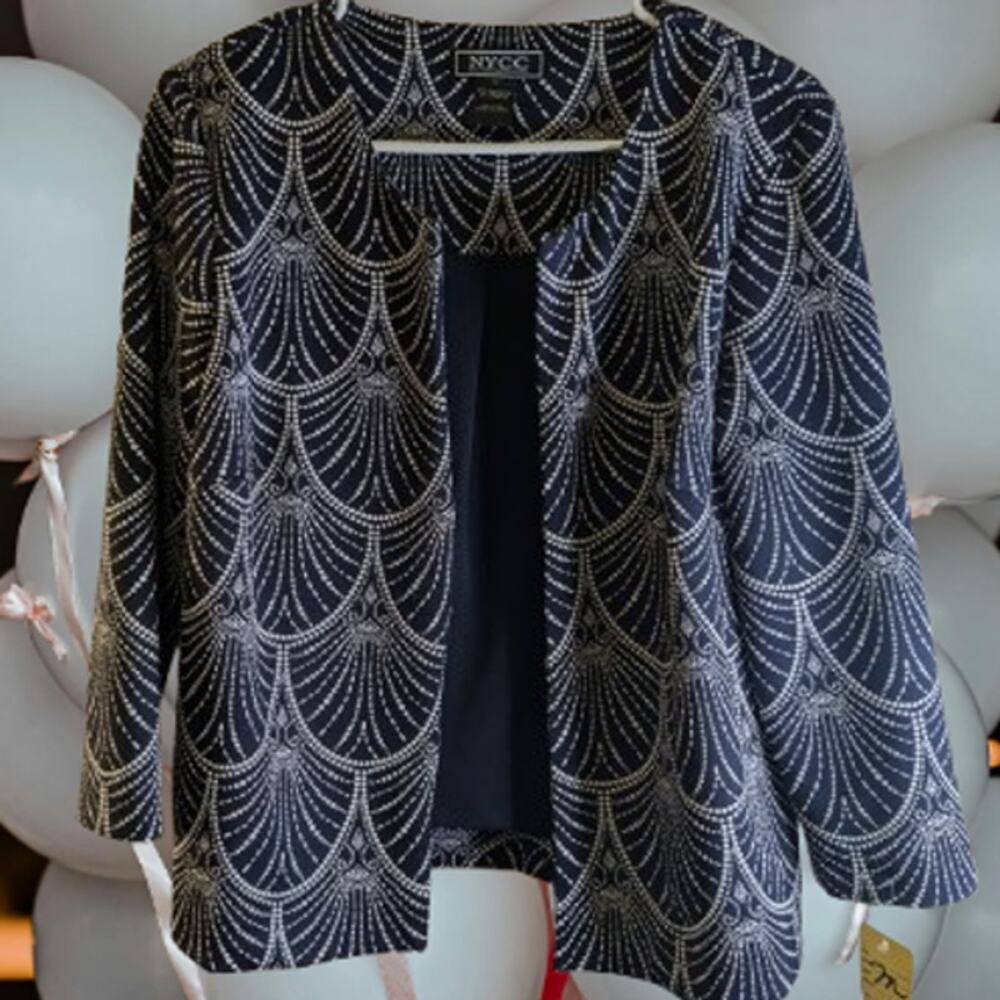 NYCC medium long sleeve open front navy and white lined polyester blend jacket.